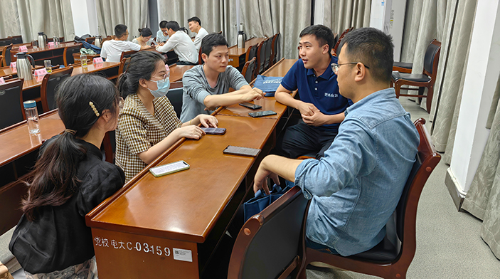 小组讨论2G.jpg