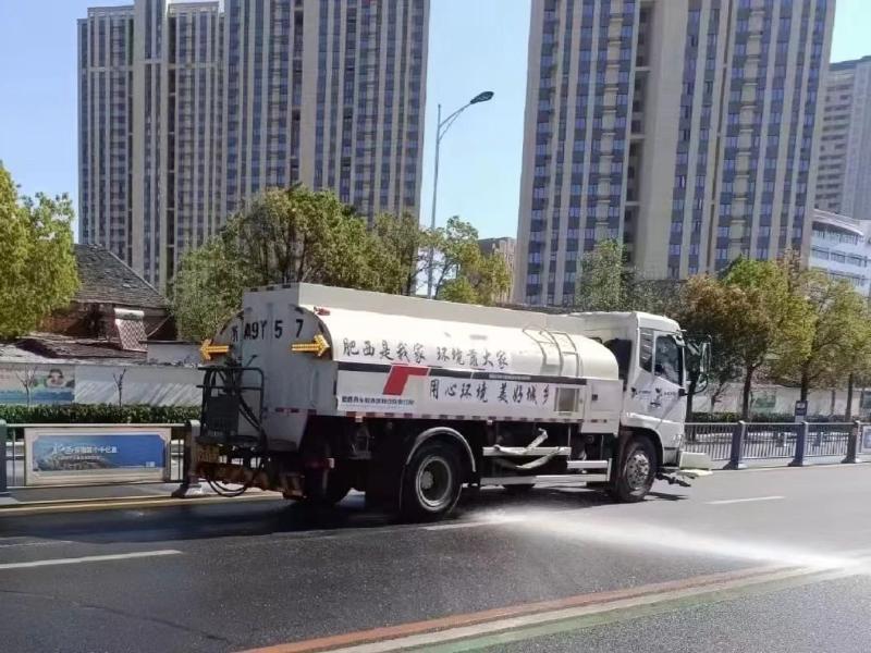 陈伟暗访主城区文明创建工作.jpg