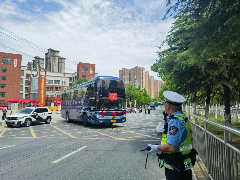 交警指挥.jpg